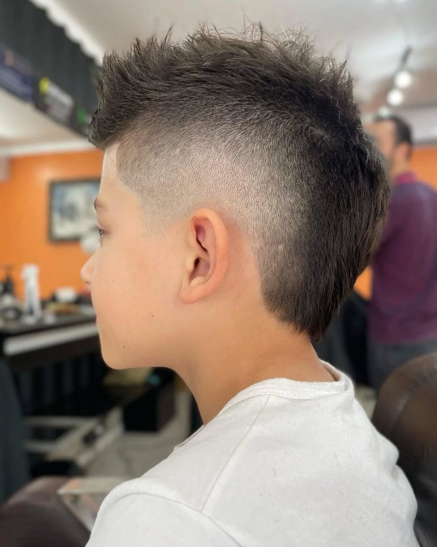 Corte infantil moderno com laterais degradê